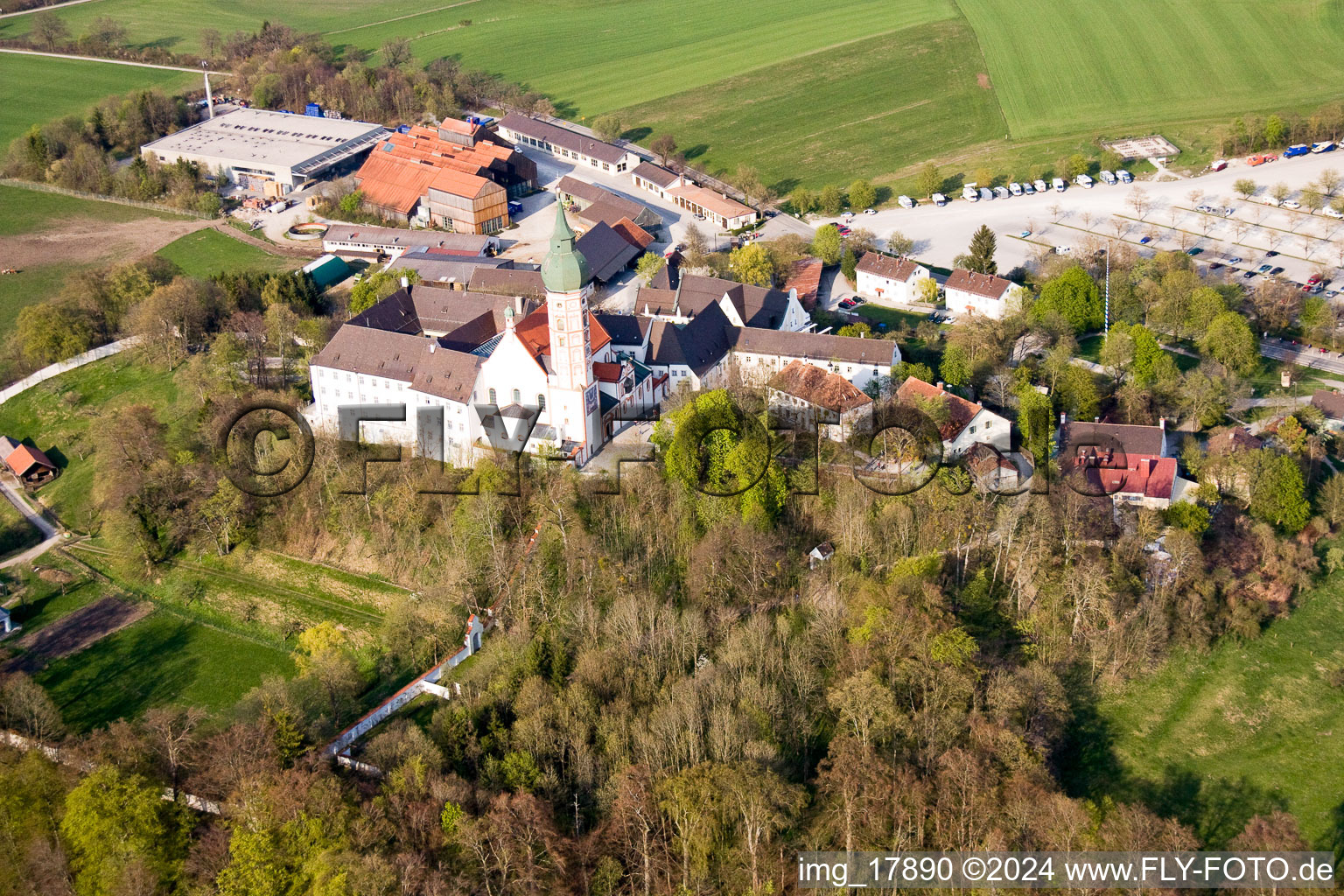 Vue aérienne de Brasserie du monastère à Andechs dans le département Bavière, Allemagne