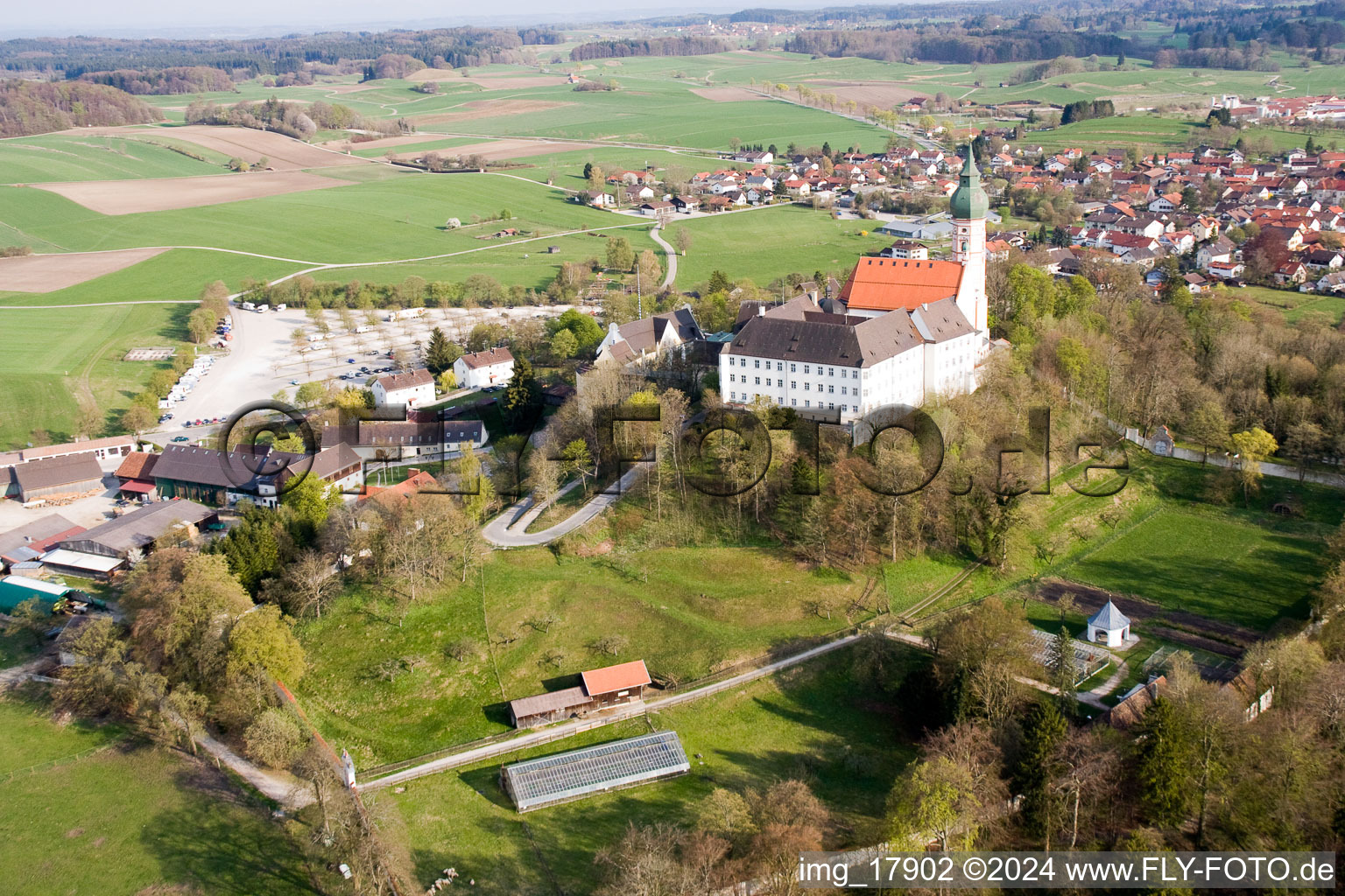 Brasserie du monastère à Andechs dans le département Bavière, Allemagne vue du ciel