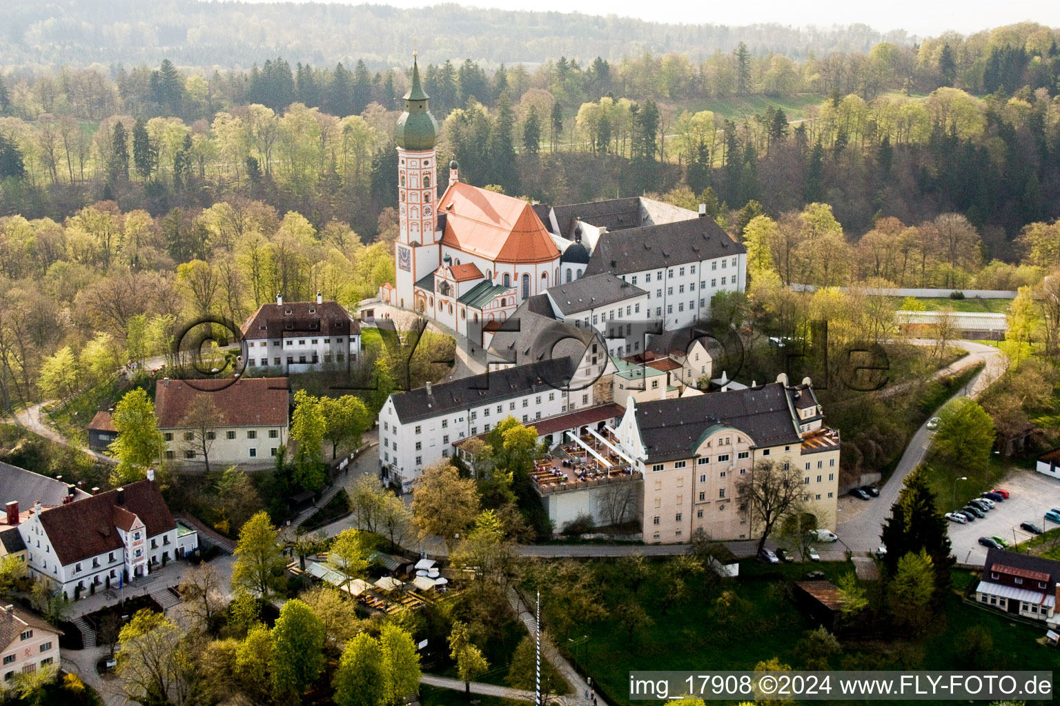 Photographie aérienne de Ensemble immobilier du monastère et de la brasserie de la Bergstrasse à le quartier Erling in Andechs dans le département Bavière, Allemagne