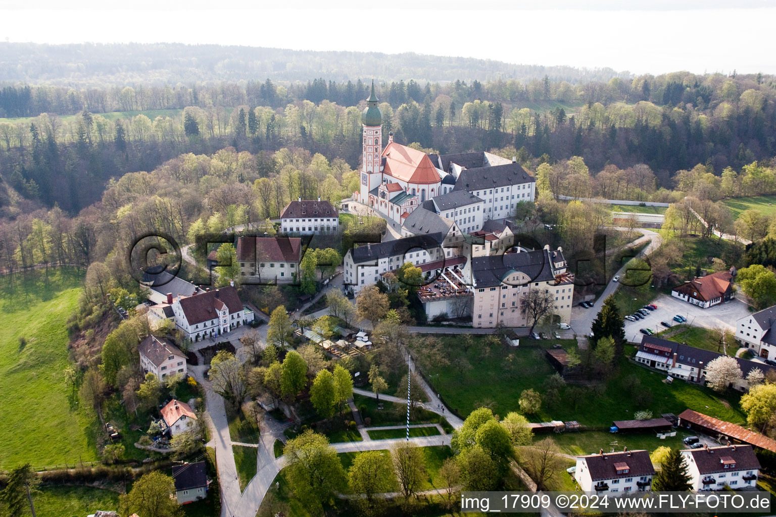 Brasserie du monastère à Andechs dans le département Bavière, Allemagne vu d'un drone