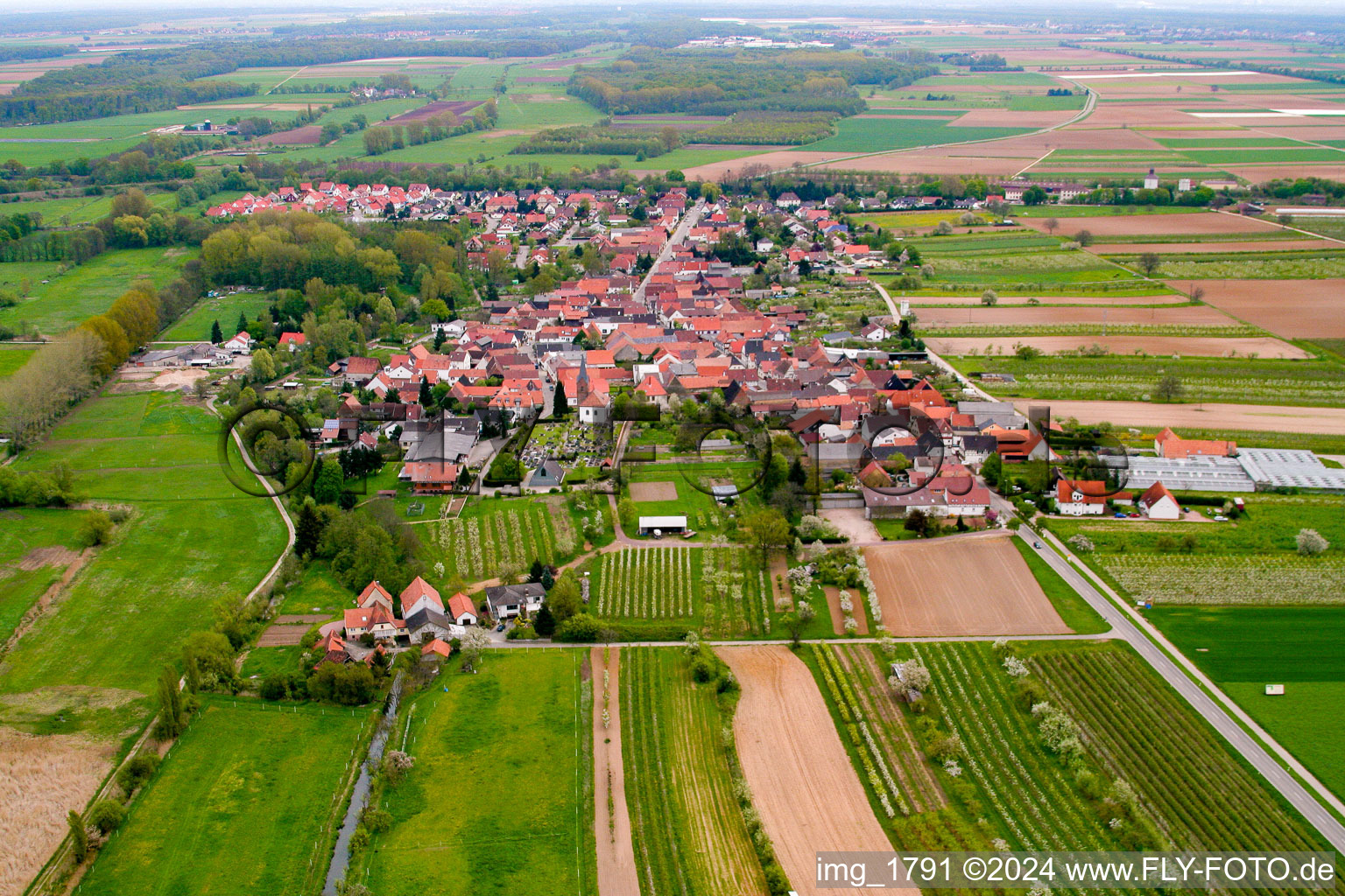 Vue aérienne de De l'ouest à Winden dans le département Rhénanie-Palatinat, Allemagne