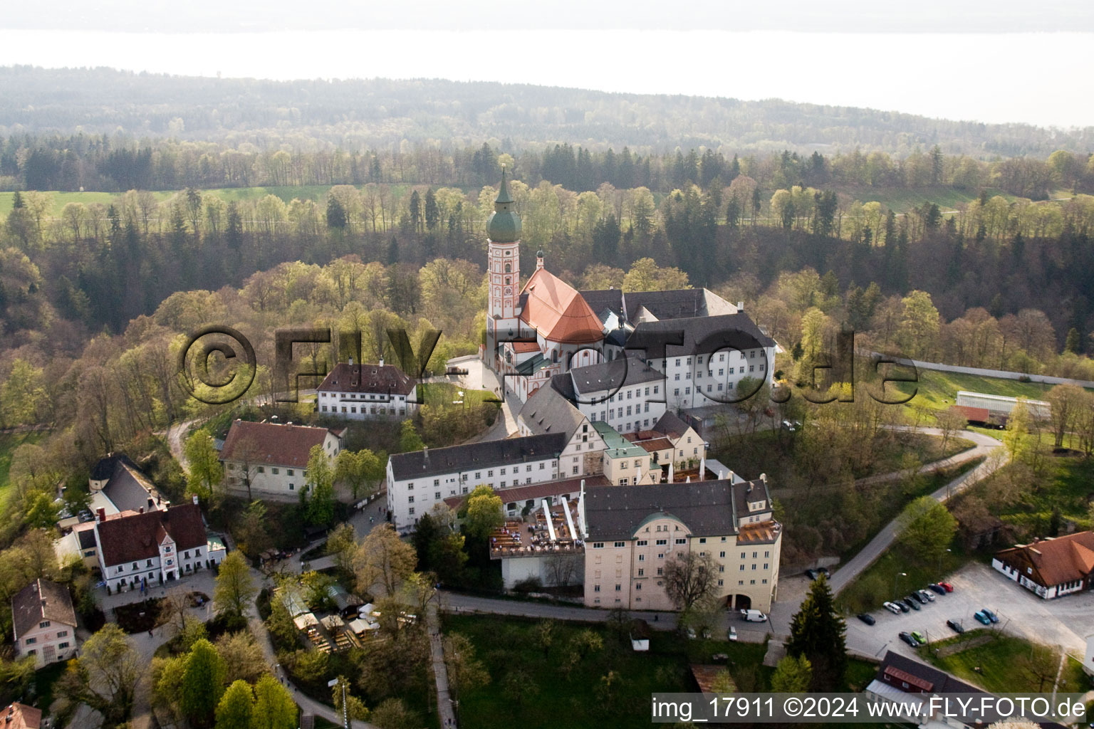 Vue aérienne de Brasserie du monastère à Andechs dans le département Bavière, Allemagne