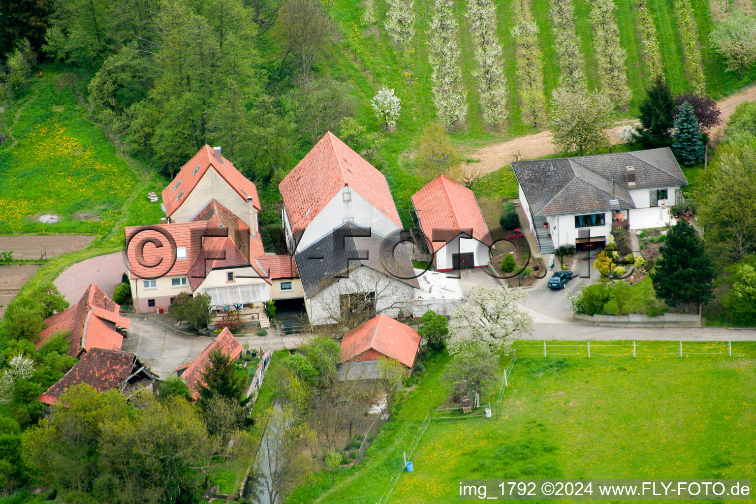 Winden dans le département Rhénanie-Palatinat, Allemagne vu d'un drone