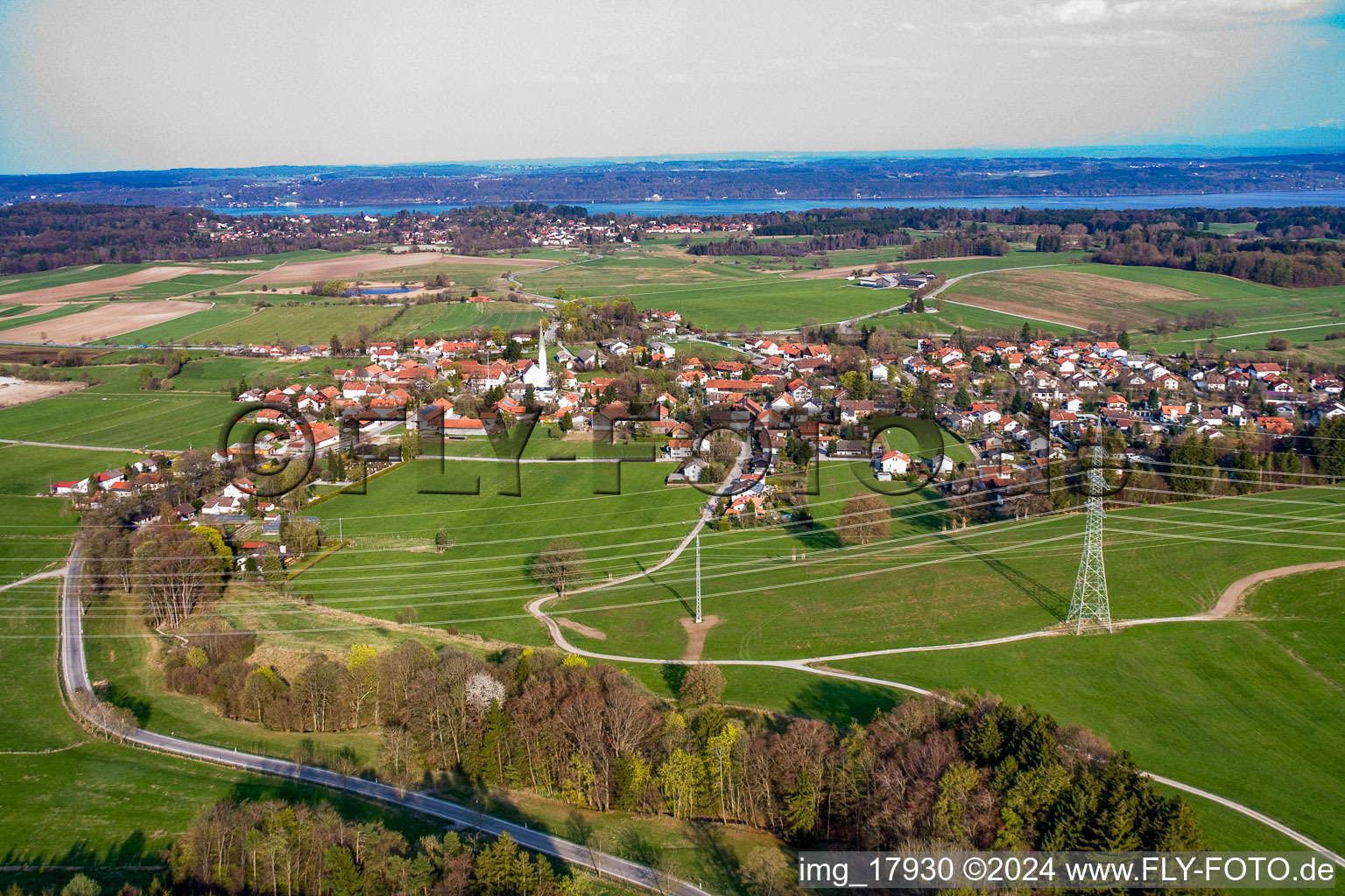 Vue aérienne de Quartier Traubing in Tutzing dans le département Bavière, Allemagne