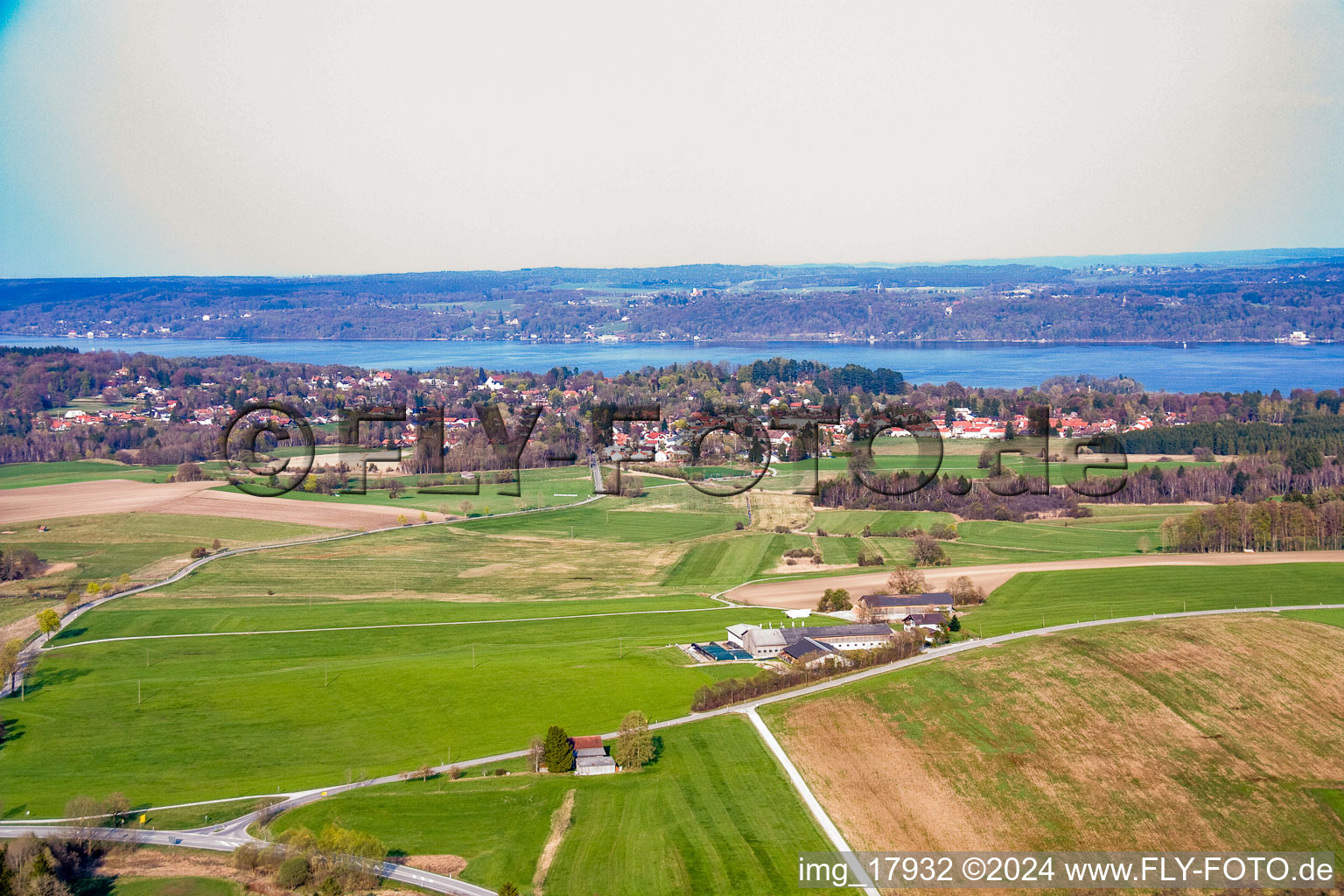 Vue aérienne de De l'ouest à le quartier Traubing in Tutzing dans le département Bavière, Allemagne