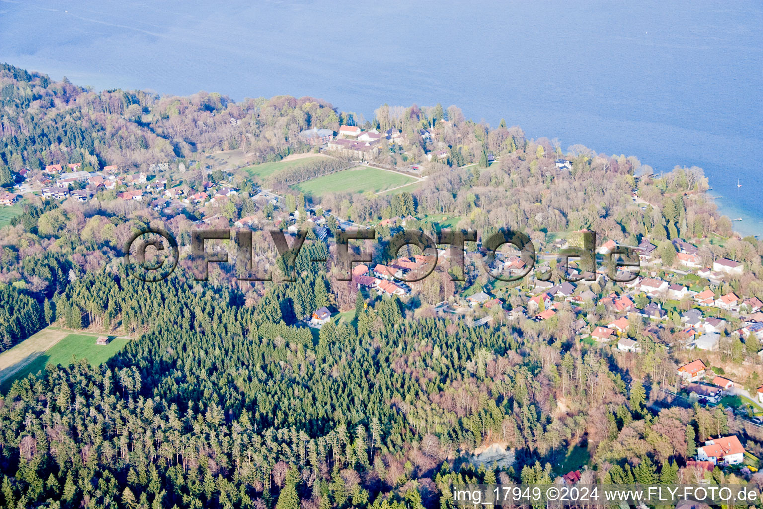 Vue oblique de Sur le lac de Starnberg à Tutzing dans le département Bavière, Allemagne