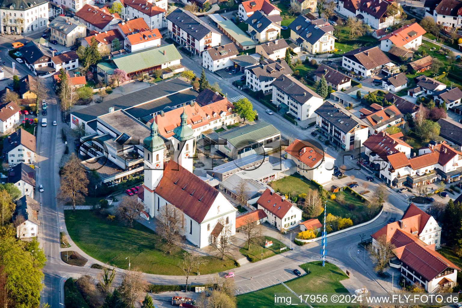 Vue aérienne de Saint Joseph à Tutzing dans le département Bavière, Allemagne