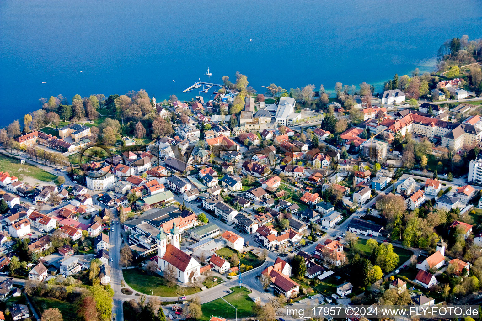 Vue aérienne de Zone riveraine du lac de Starnberg à Tutzing dans le département Bavière, Allemagne