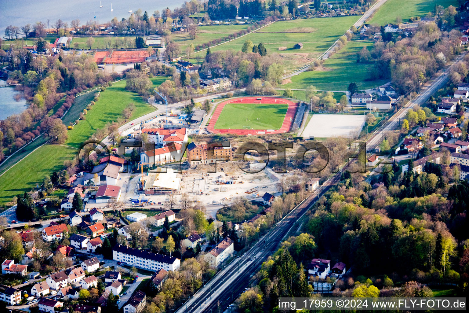 Sur le lac de Starnberg à Tutzing dans le département Bavière, Allemagne vue du ciel