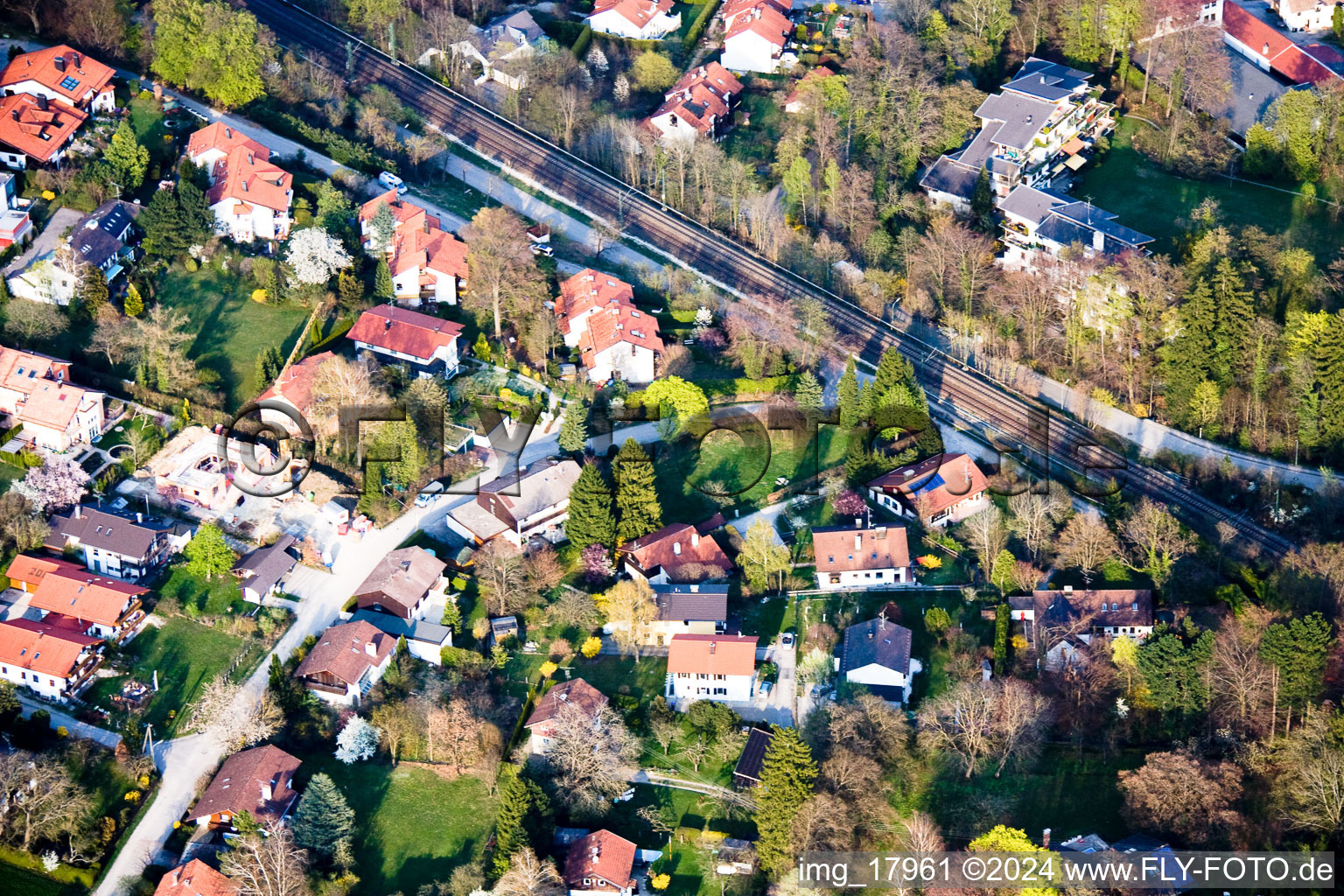 Enregistrement par drone de Sur le lac de Starnberg à Tutzing dans le département Bavière, Allemagne