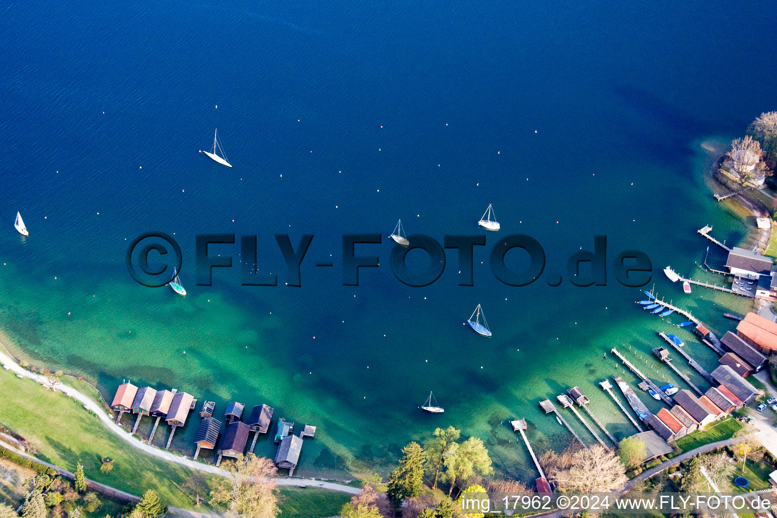 Vue aérienne de Zones riveraines de la zone du lac de Starnberg à Tutzing dans le département Bavière, Allemagne