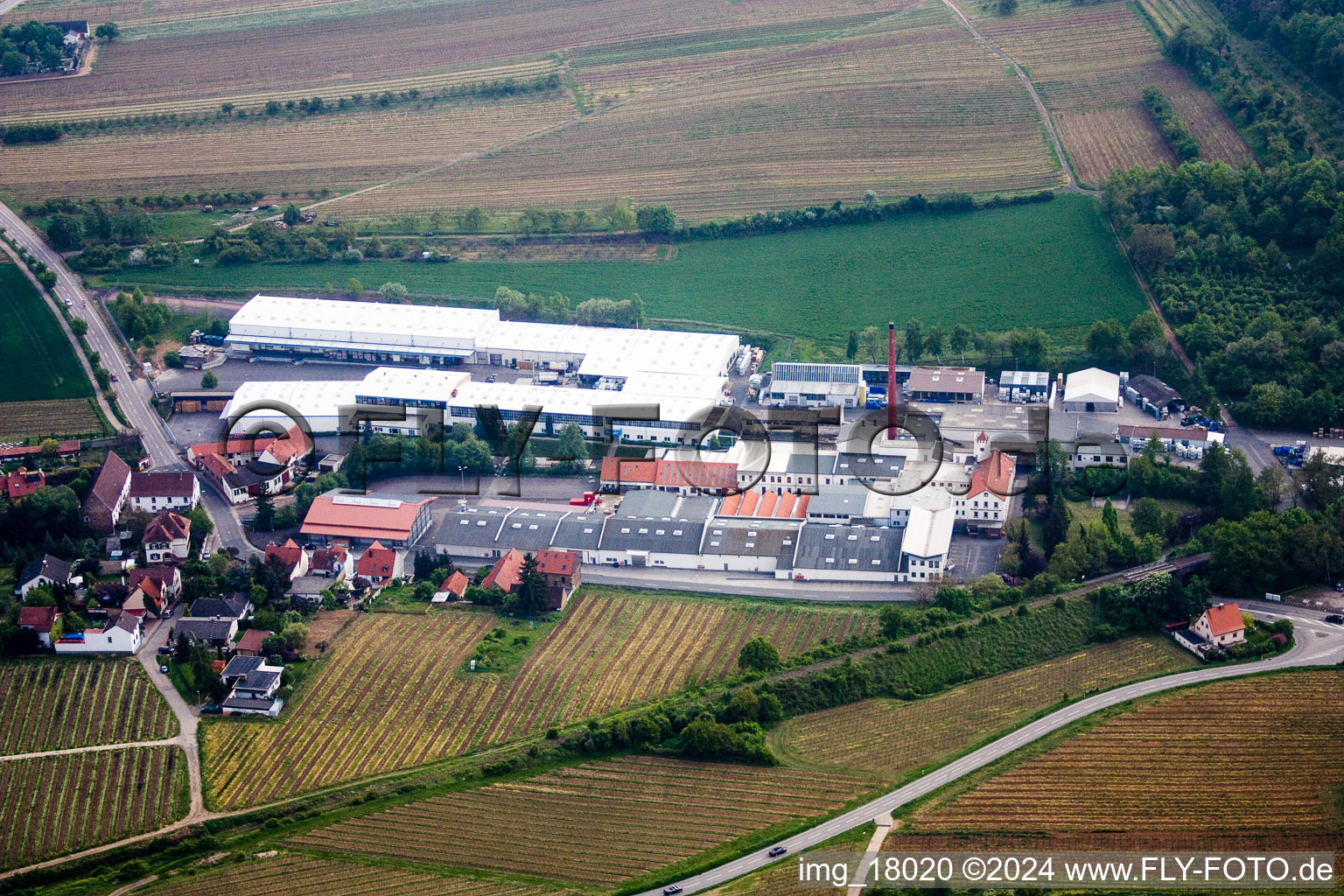 Vue aérienne de Gechem GmbH à Kleinkarlbach dans le département Rhénanie-Palatinat, Allemagne