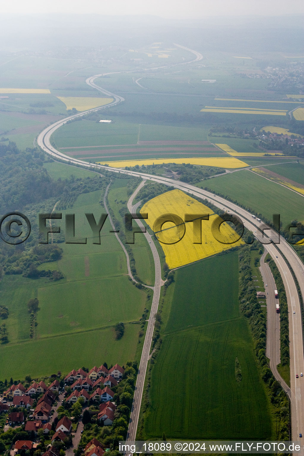 Vue oblique de Neuleiningen dans le département Rhénanie-Palatinat, Allemagne