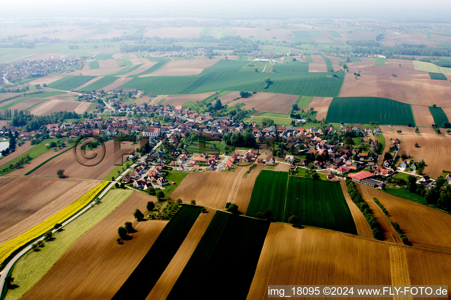 Vue aérienne de Stundwiller dans le département Bas Rhin, France