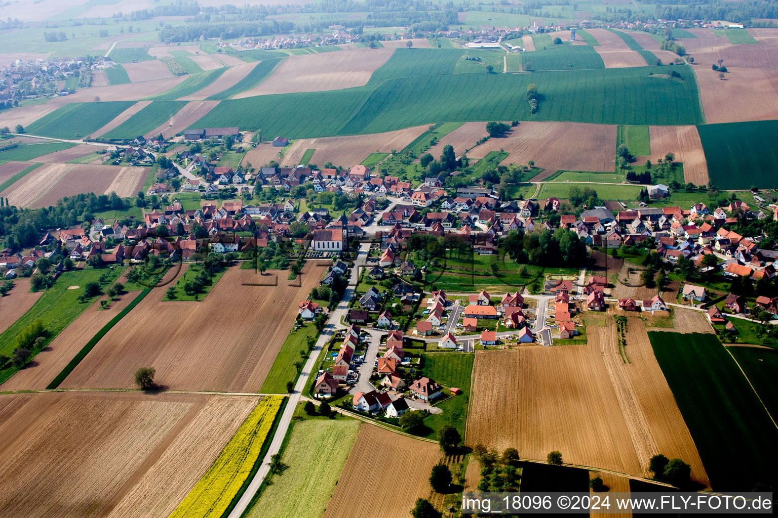 Vue aérienne de Stundwiller dans le département Bas Rhin, France