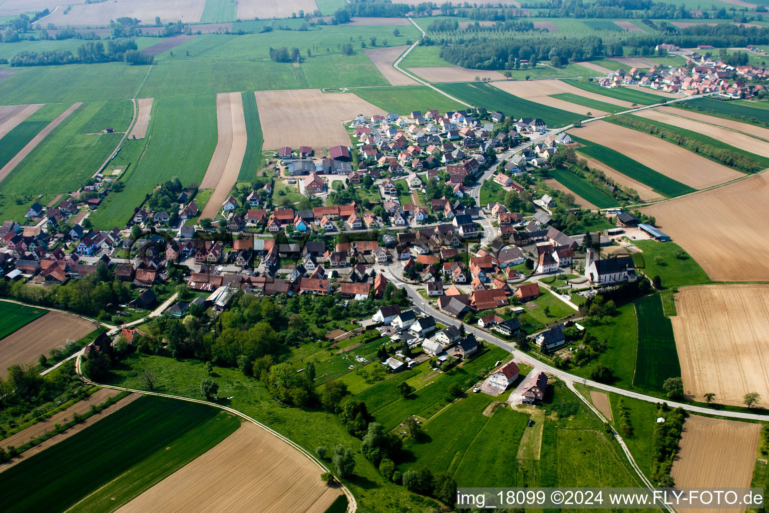 Buhl dans le département Bas Rhin, France du point de vue du drone