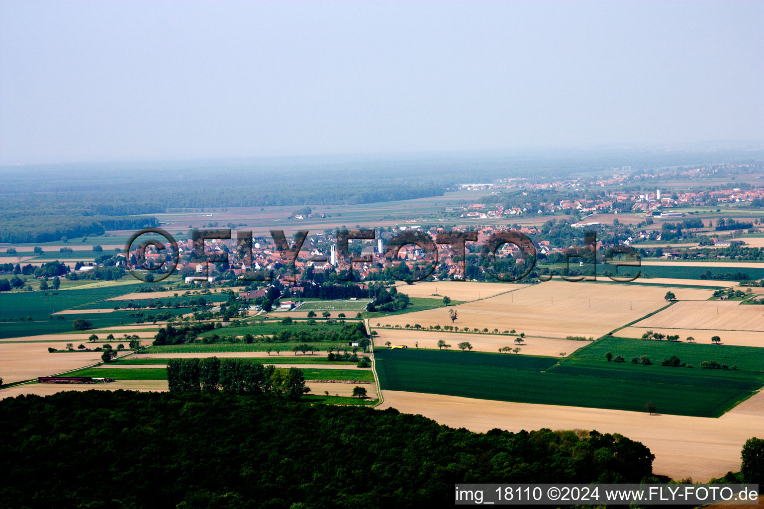 Vue oblique de Hatten dans le département Bas Rhin, France