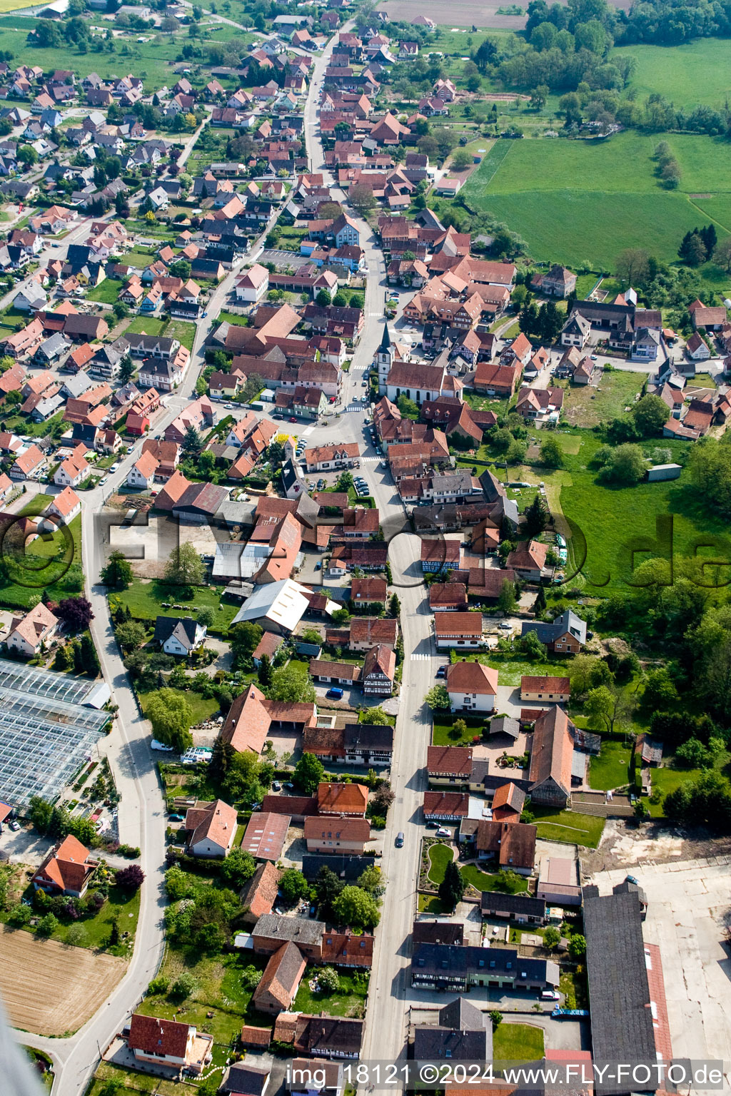 Vue aérienne de Niederrœdern dans le département Bas Rhin, France