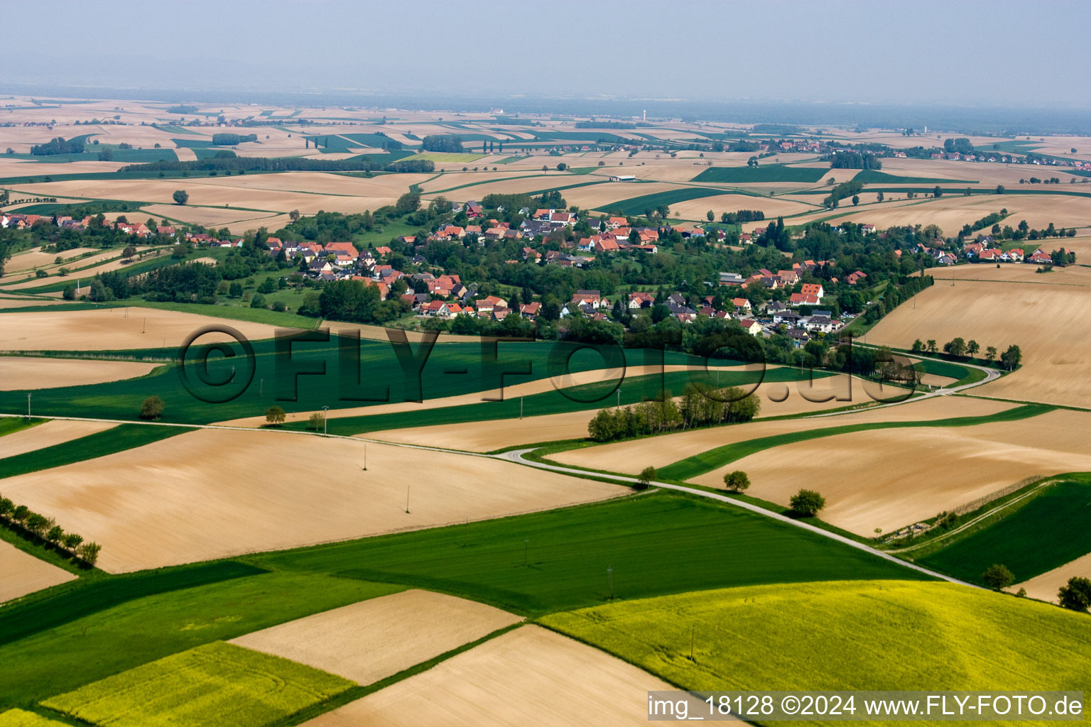 Vue aérienne de Eberbach-Seltz dans le département Bas Rhin, France