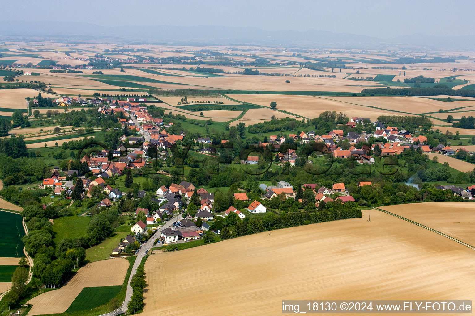 Vue aérienne de Eberbach-Seltz dans le département Bas Rhin, France