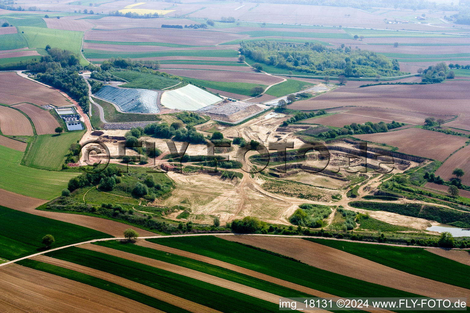 Photographie aérienne de Site de la décharge remblayée à Schaffhouse-prés-Seltz à Schaffhouse-près-Seltz dans le département Bas Rhin, France