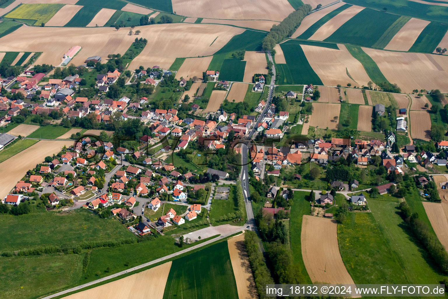 Vue aérienne de Wintzenbach dans le département Bas Rhin, France