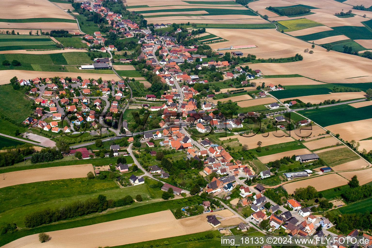 Vue oblique de Neewiller-près-Lauterbourg dans le département Bas Rhin, France