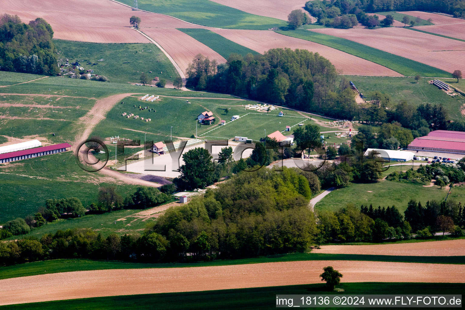 Vue aérienne de Haras al Née à Neewiller-près-Lauterbourg dans le département Bas Rhin, France