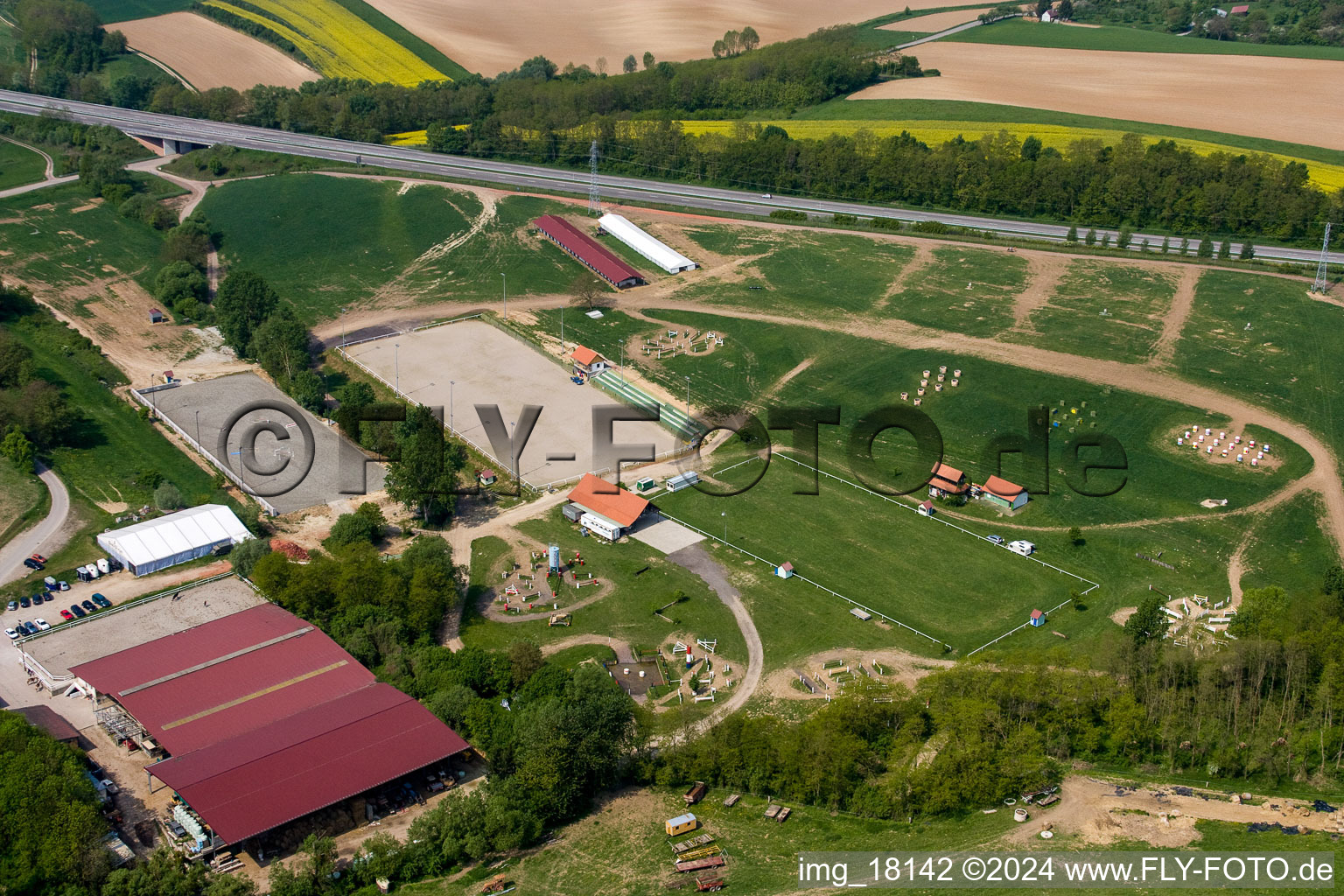 Haras de la Née à Neewiller-près-Lauterbourg dans le département Bas Rhin, France vue d'en haut