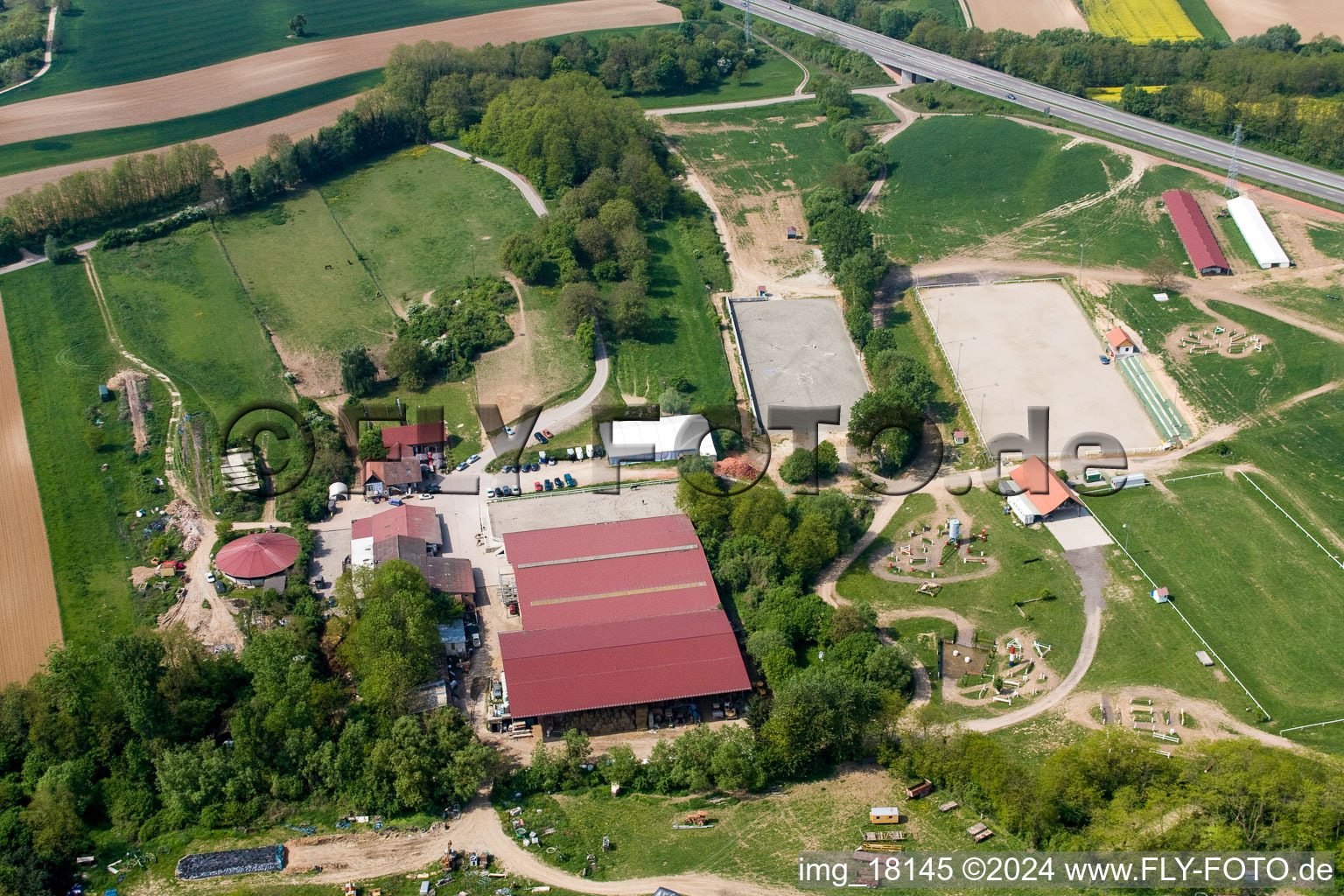 Haras de la Née à Neewiller-près-Lauterbourg dans le département Bas Rhin, France vue du ciel