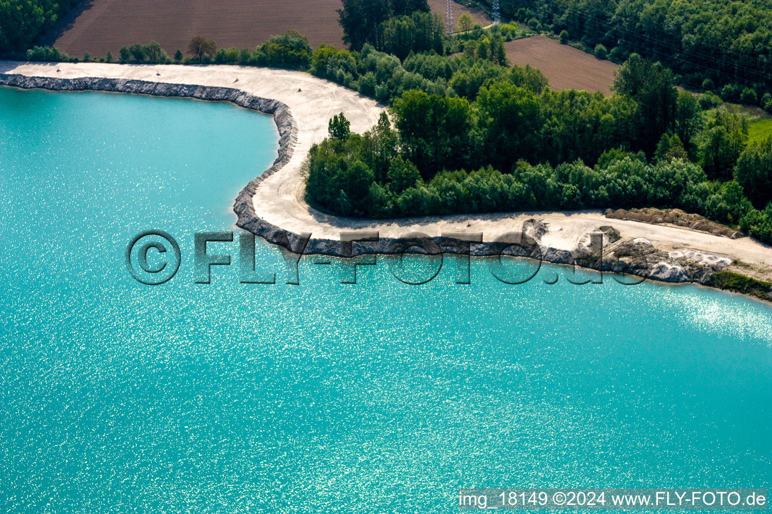 Vue aérienne de Étang de carrière à Lauterbourg dans le département Bas Rhin, France