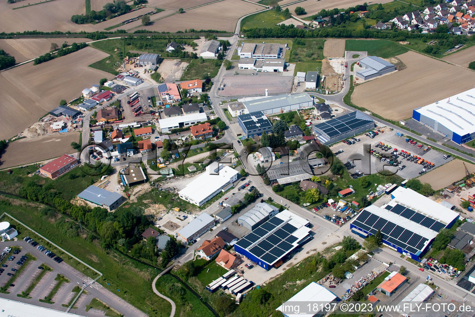 Zone industrielle à Hagenbach dans le département Rhénanie-Palatinat, Allemagne depuis l'avion