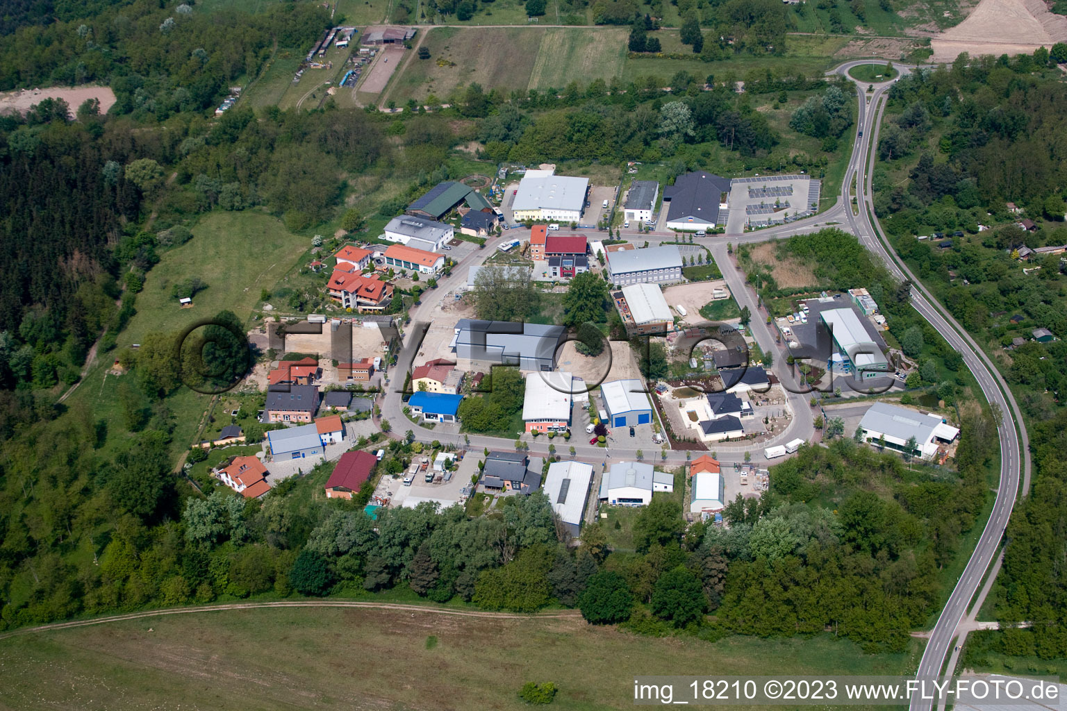 Vue aérienne de Zone industrielle à Jockgrim dans le département Rhénanie-Palatinat, Allemagne