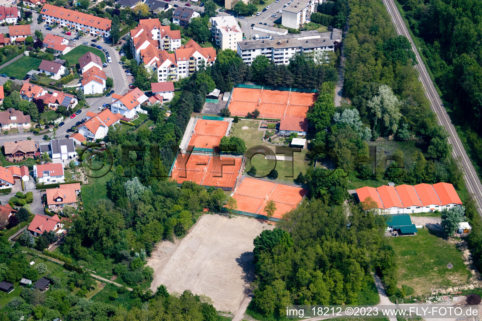 Vue aérienne de Terrain de tennis à Jockgrim dans le département Rhénanie-Palatinat, Allemagne