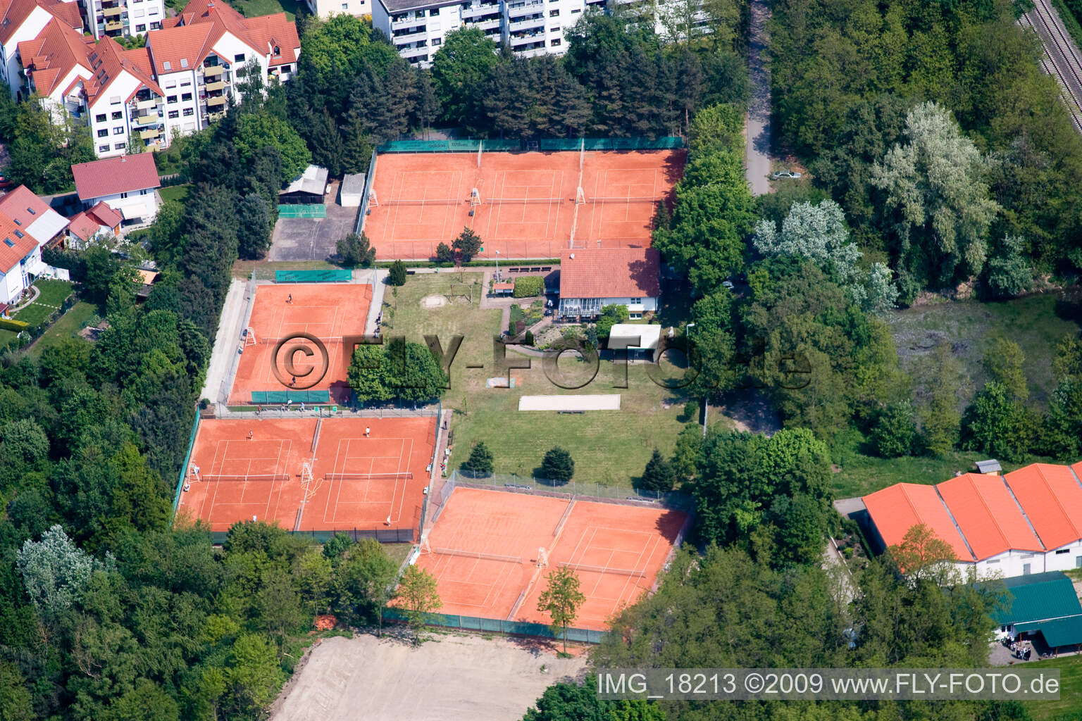 Vue aérienne de Terrain de tennis à Jockgrim dans le département Rhénanie-Palatinat, Allemagne