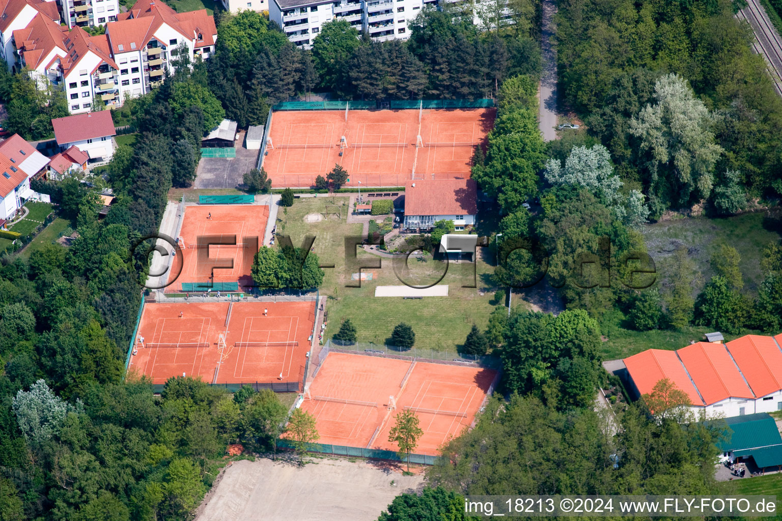 Vue aérienne de Terrain de tennis à Jockgrim dans le département Rhénanie-Palatinat, Allemagne