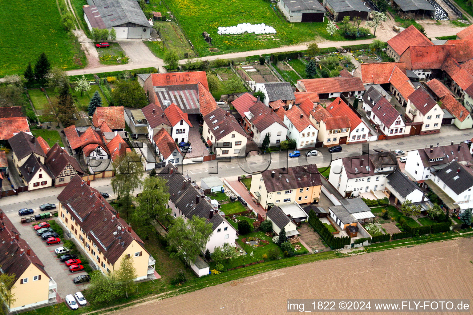 Vue aérienne de Saarstrasse Weingut Jung à Kandel dans le département Rhénanie-Palatinat, Allemagne