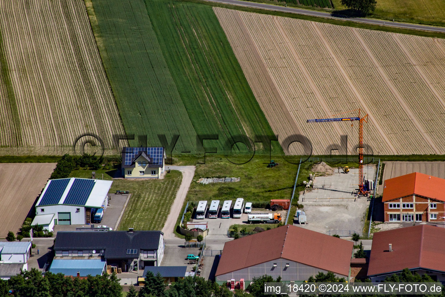 Vue d'oiseau de Hatzenbühl dans le département Rhénanie-Palatinat, Allemagne