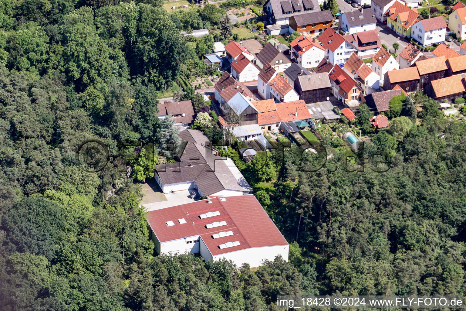 Vue aérienne de Hatzenbühl dans le département Rhénanie-Palatinat, Allemagne