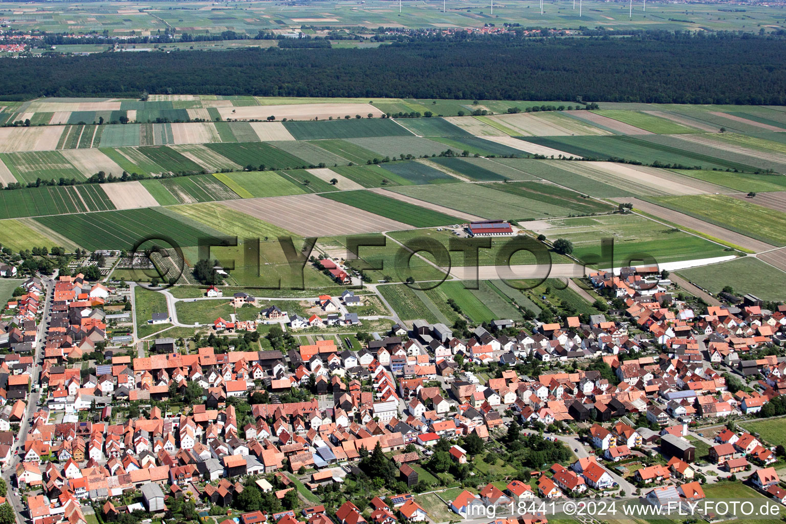 Hatzenbühl dans le département Rhénanie-Palatinat, Allemagne vu d'un drone