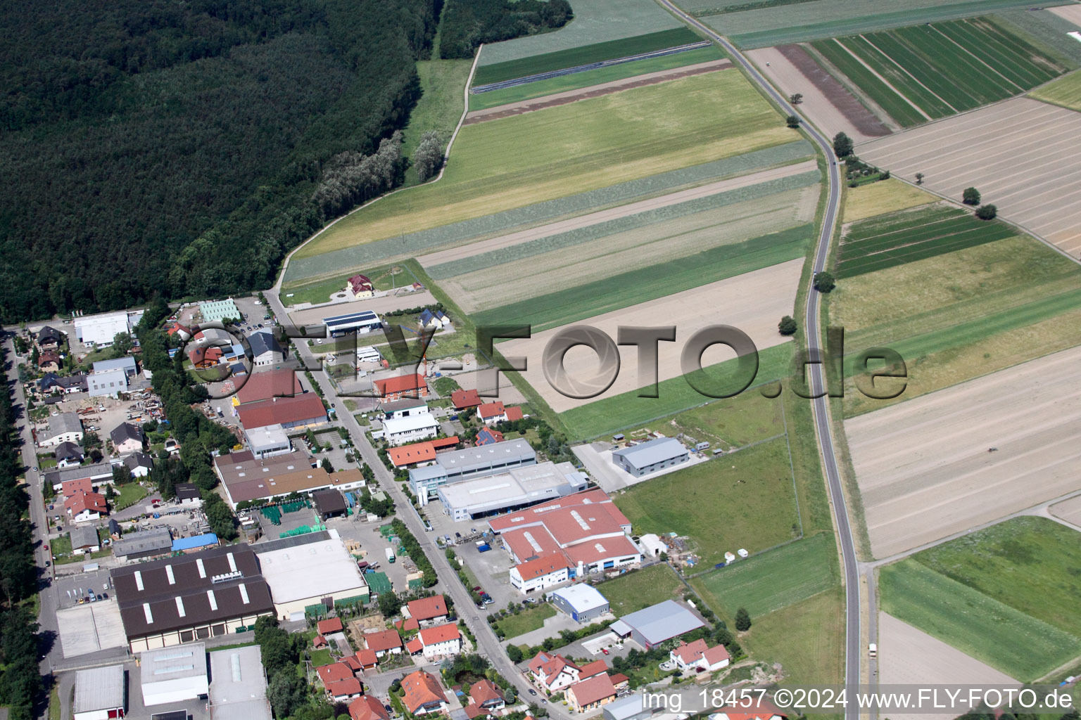 Vue aérienne de Hatzenbühl dans le département Rhénanie-Palatinat, Allemagne