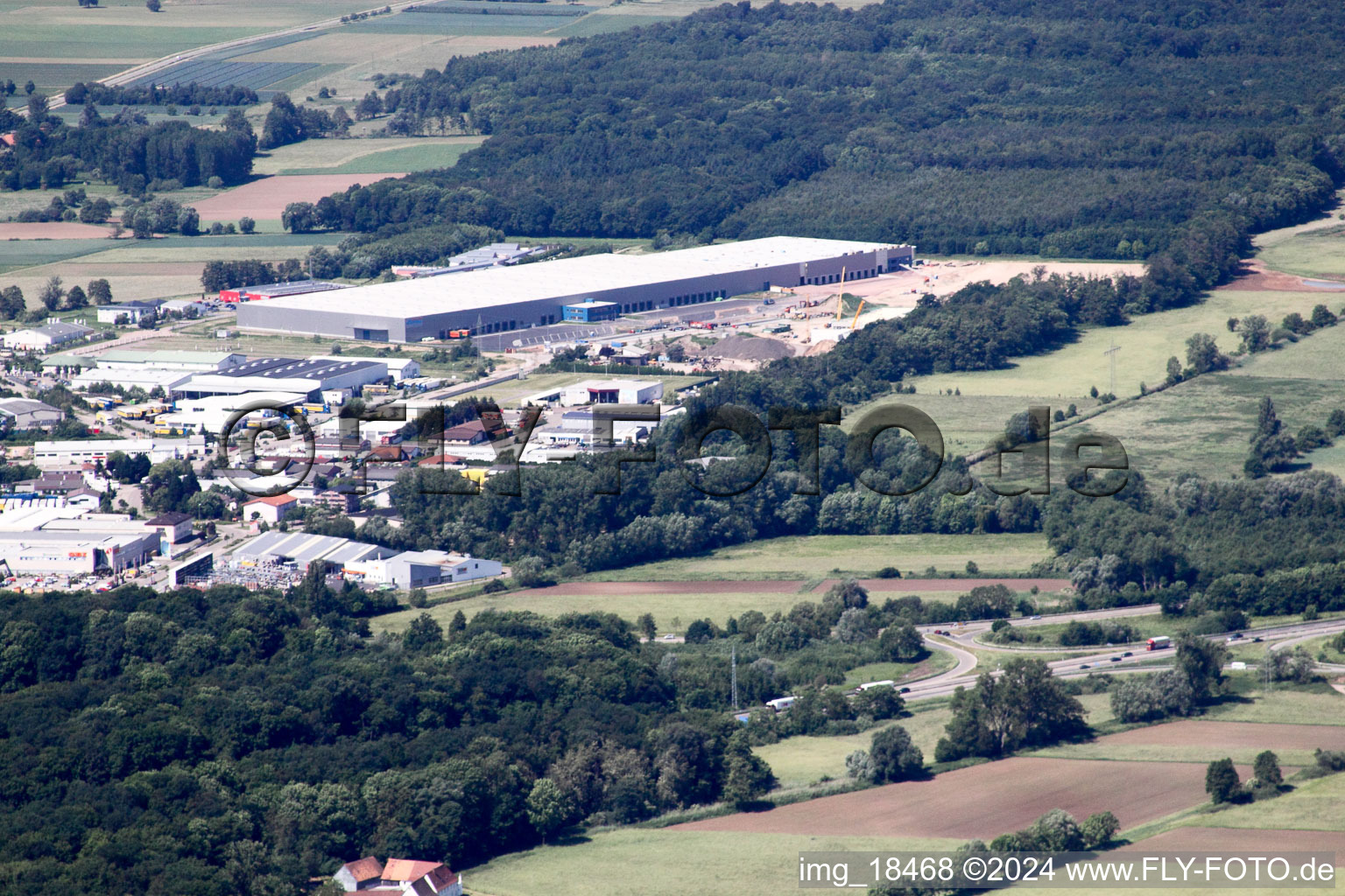 Vue aérienne de Centre logistique de coïncidence à le quartier Minderslachen in Kandel dans le département Rhénanie-Palatinat, Allemagne