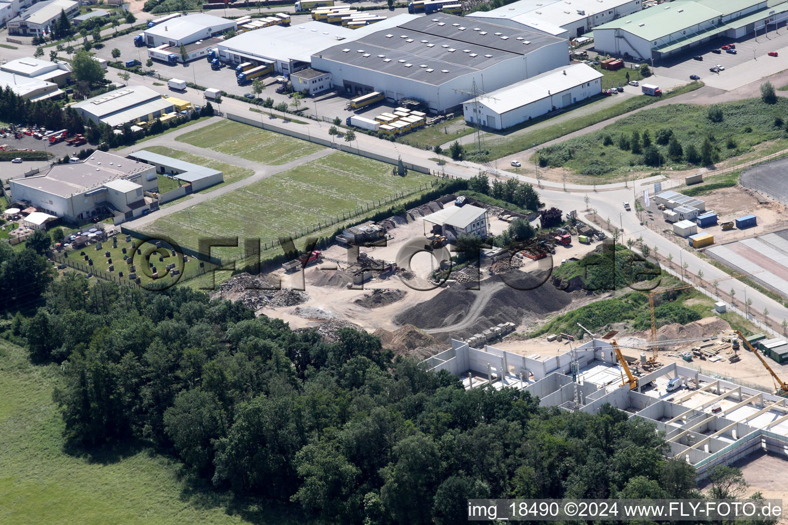 Centre logistique de coïncidence à le quartier Minderslachen in Kandel dans le département Rhénanie-Palatinat, Allemagne d'un drone