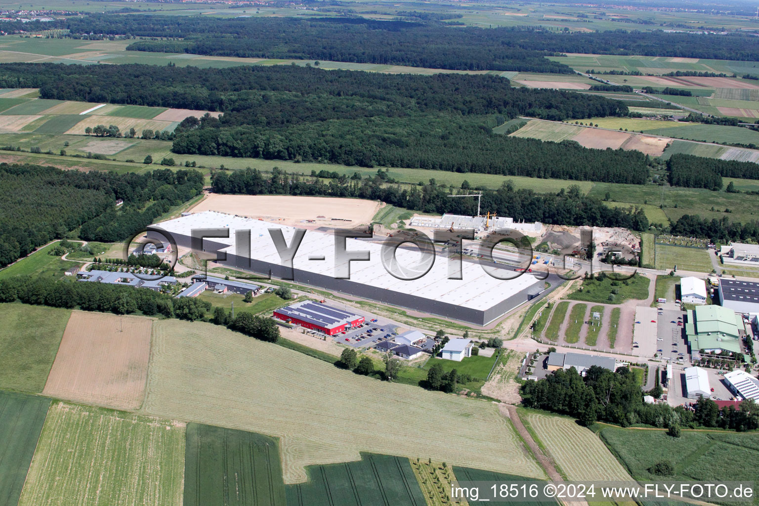 Centre logistique de coïncidence à le quartier Minderslachen in Kandel dans le département Rhénanie-Palatinat, Allemagne vue d'en haut