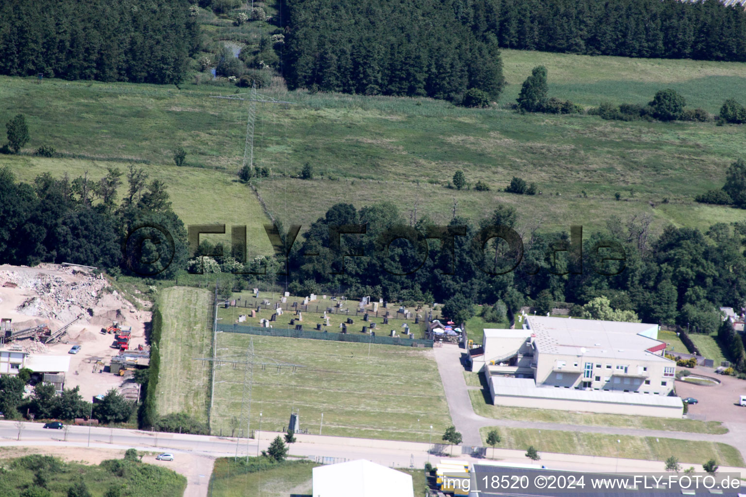 Centre logistique de coïncidence à le quartier Minderslachen in Kandel dans le département Rhénanie-Palatinat, Allemagne vue du ciel