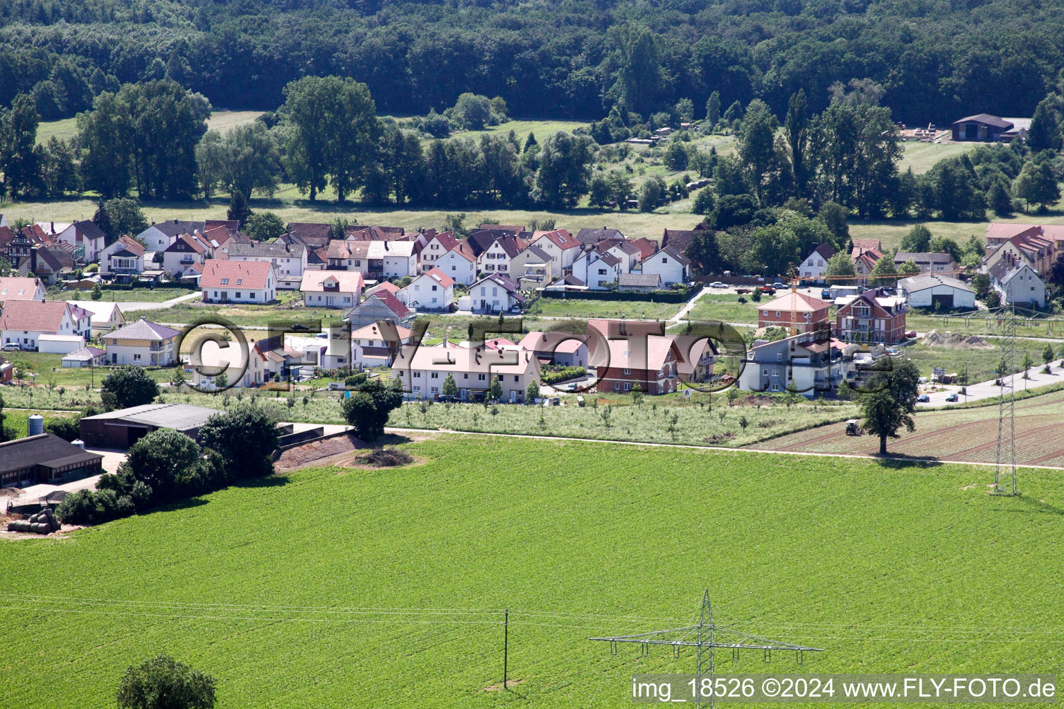 Image drone de Sur le chemin élevé à Kandel dans le département Rhénanie-Palatinat, Allemagne