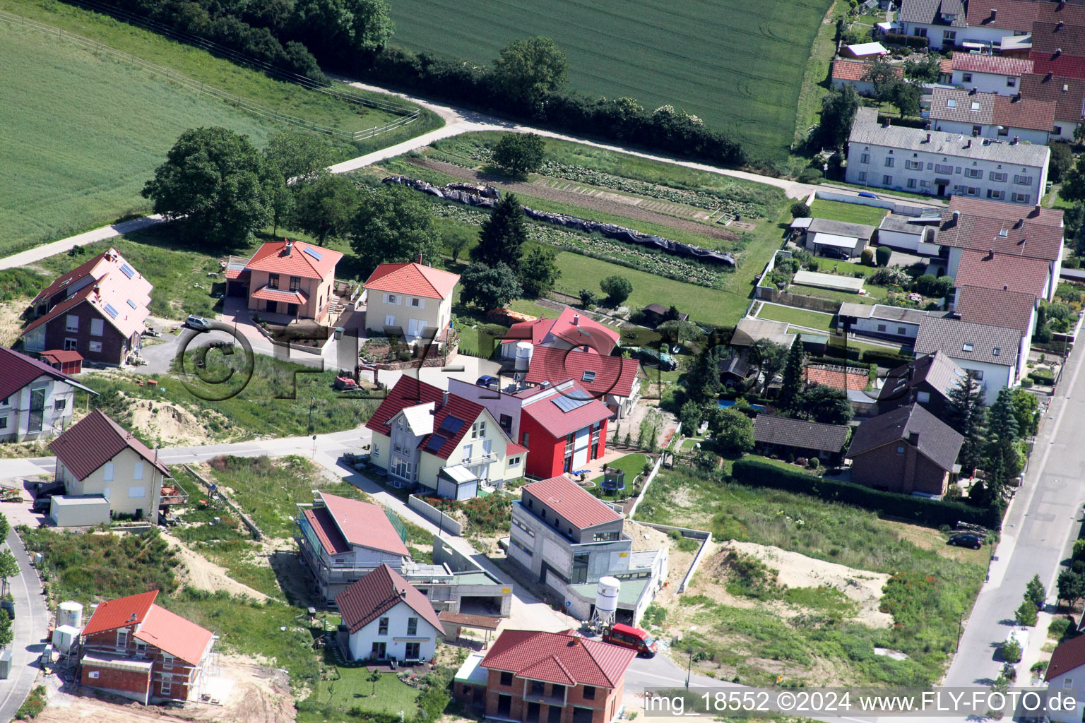 Vue oblique de Sur le chemin élevé à Kandel dans le département Rhénanie-Palatinat, Allemagne