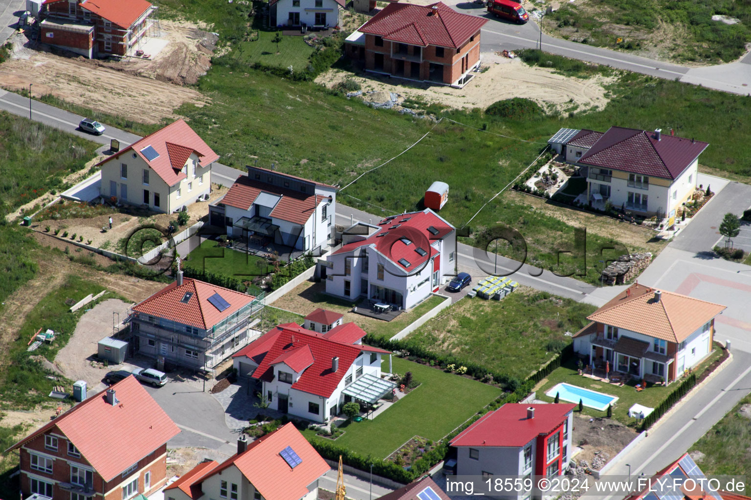 Sur le chemin élevé à Kandel dans le département Rhénanie-Palatinat, Allemagne depuis l'avion