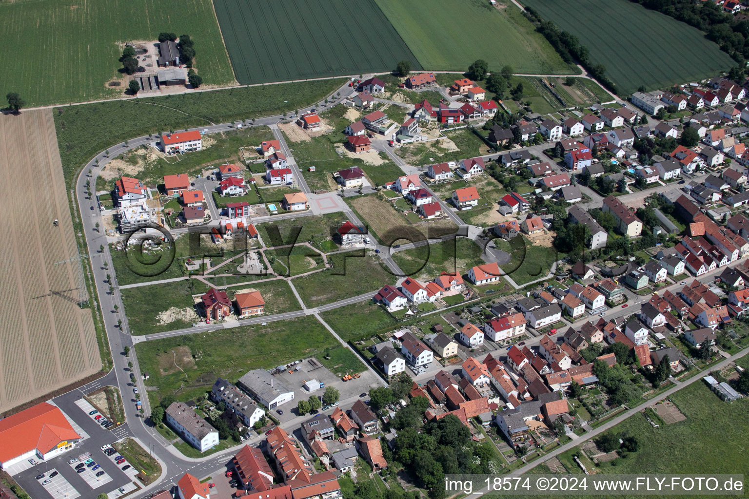 Vue oblique de Sur le chemin élevé à Kandel dans le département Rhénanie-Palatinat, Allemagne