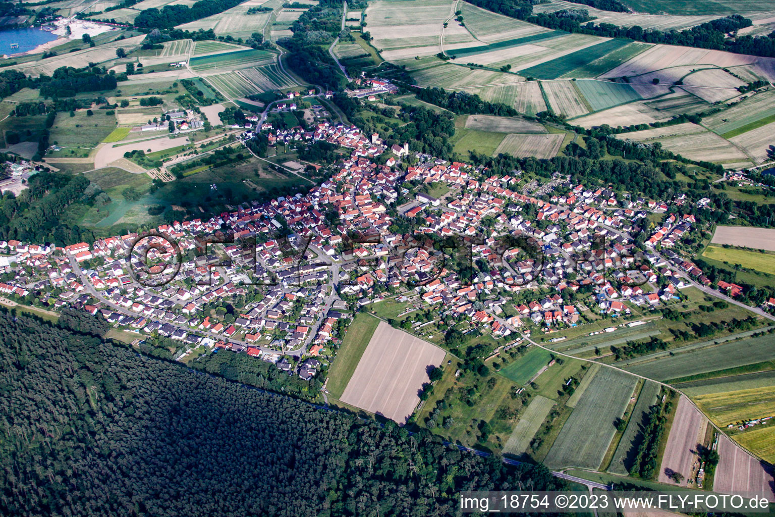 Berg dans le département Rhénanie-Palatinat, Allemagne depuis l'avion
